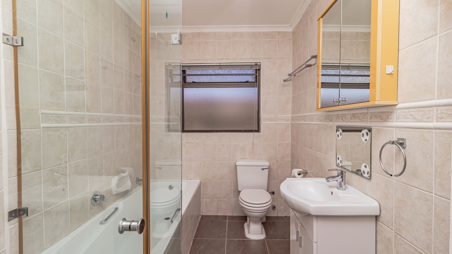 4 Bedroom Property for Sale in Flamingo Vlei Western Cape